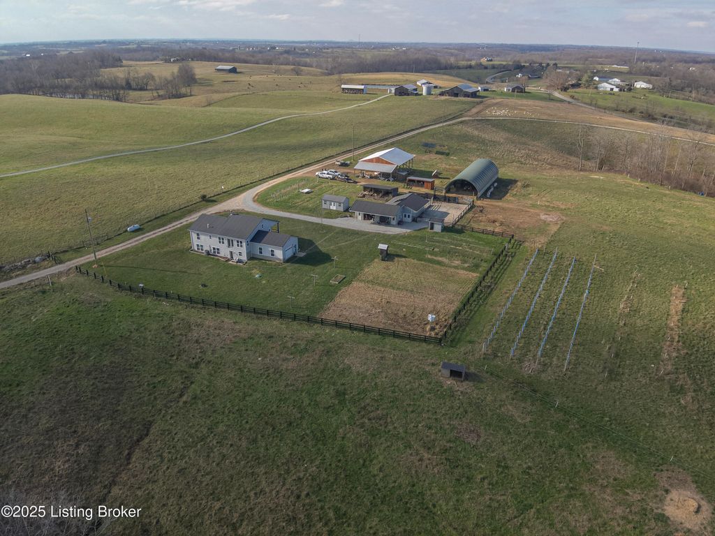 Photo of 900B Lawrenceburg Rd, Willisburg, KY 40078 (MLS # 1704557)