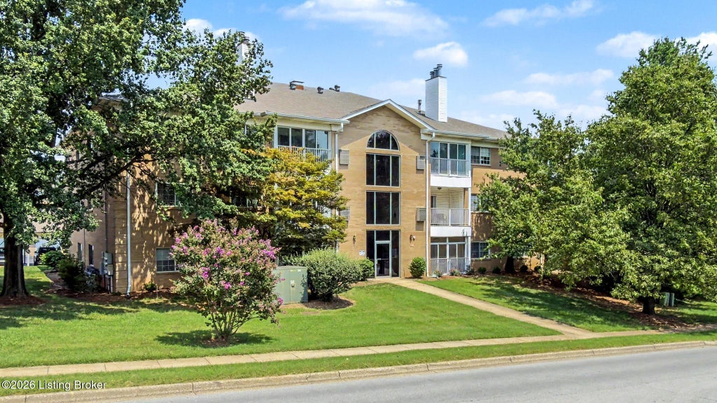 Photo of 8508 Atrium Dr #1101, Louisville, KY 40220 (MLS # 1730082)