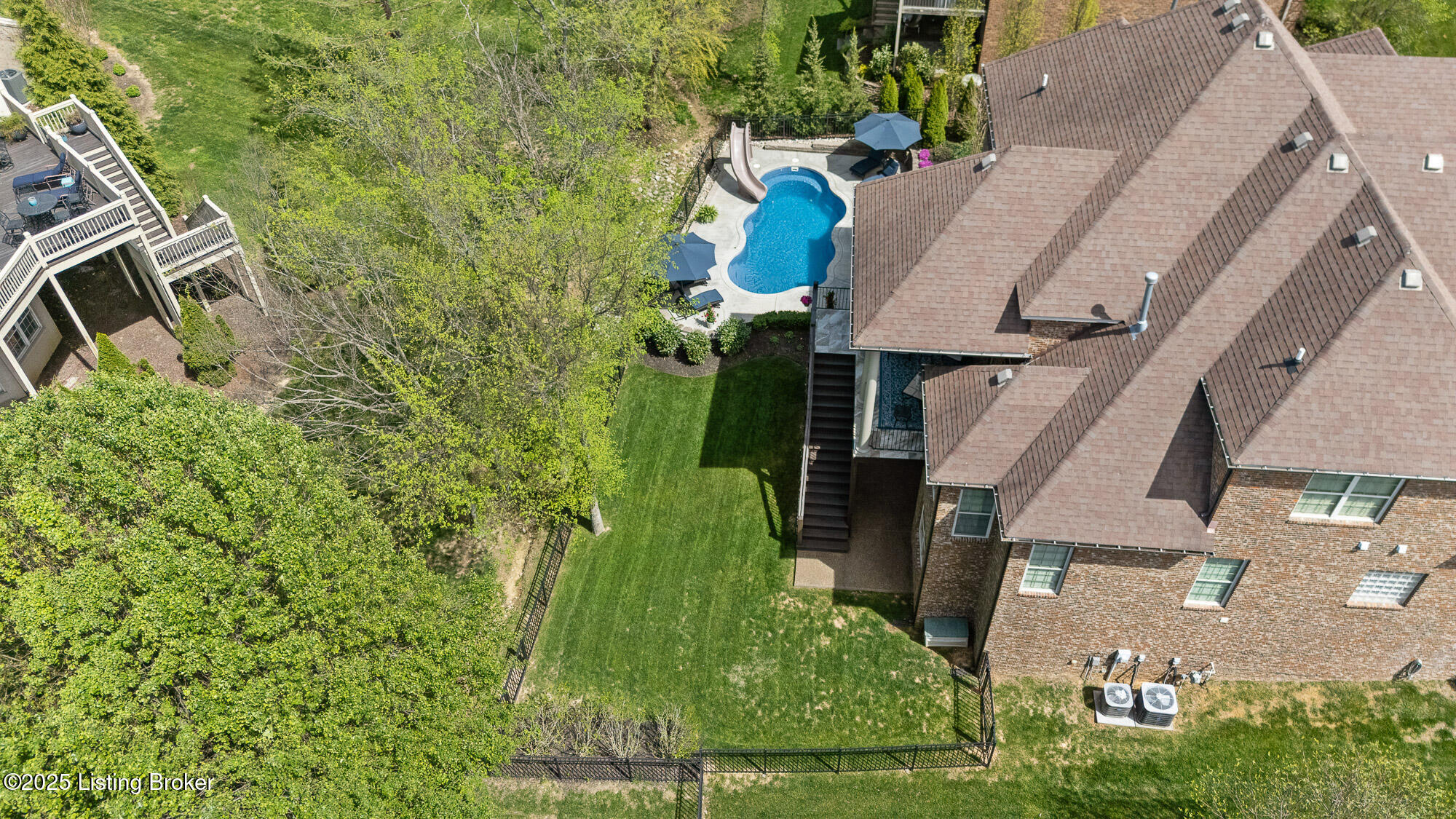 517 Locust Creek Blvd, Louisville, Kentucky image 3