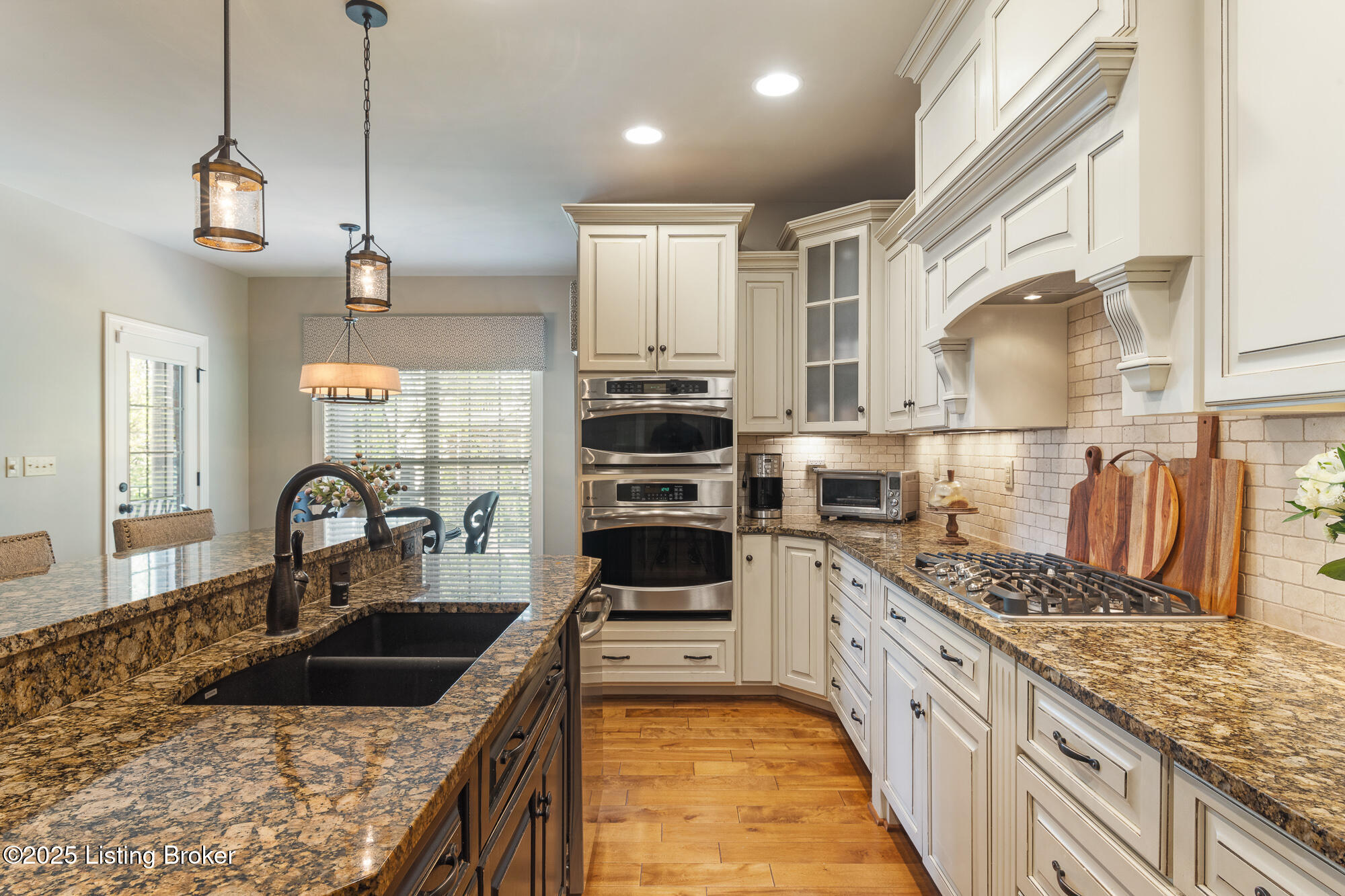 517 Locust Creek Blvd, Louisville, Kentucky image 25
