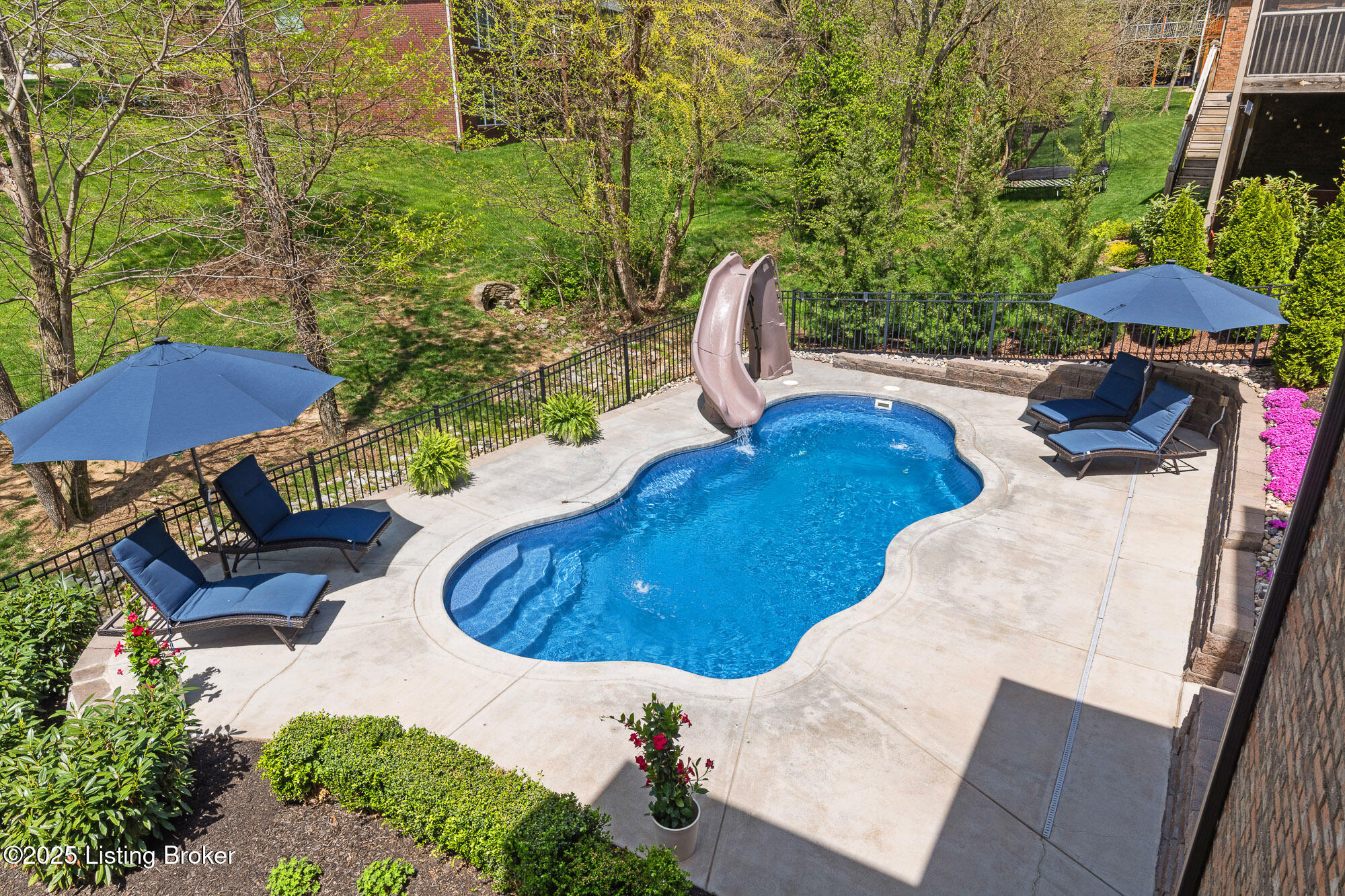 517 Locust Creek Blvd, Louisville, Kentucky image 2