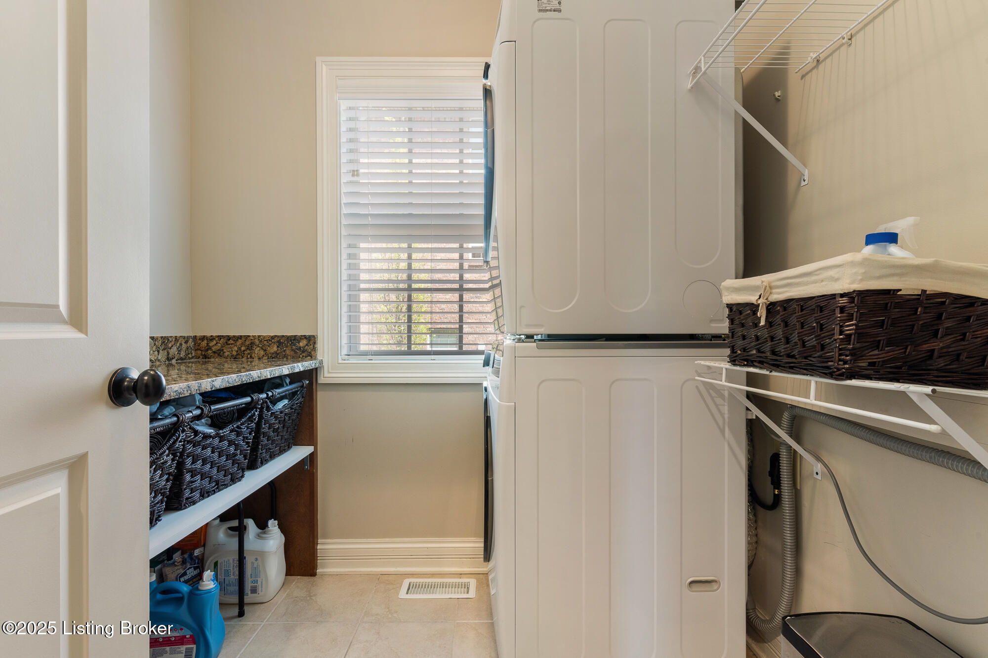517 Locust Creek Blvd, Louisville, Kentucky image 33