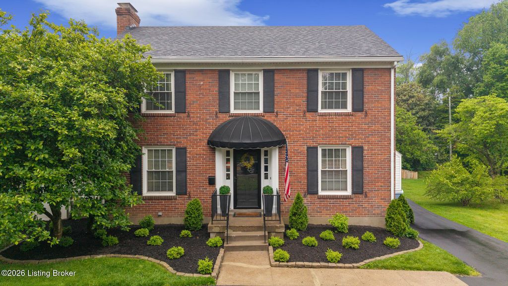 Photo of 418 Chenoweth Ln, Louisville, KY 40207 (MLS # 1716578)