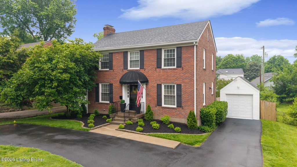 Photo of 418 Chenoweth Ln, Louisville, KY 40207 (MLS # 1716578)