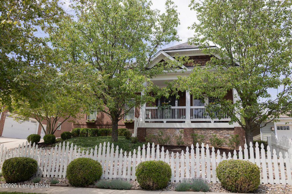 Photo of 1004 Artisan Pkwy, La Grange, KY 40031 (MLS # 1713040)