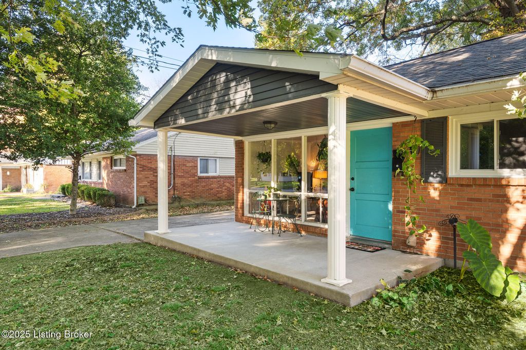 Photo of 1915 Heaton Rd, Louisville, KY 40216 (MLS # 1703850)