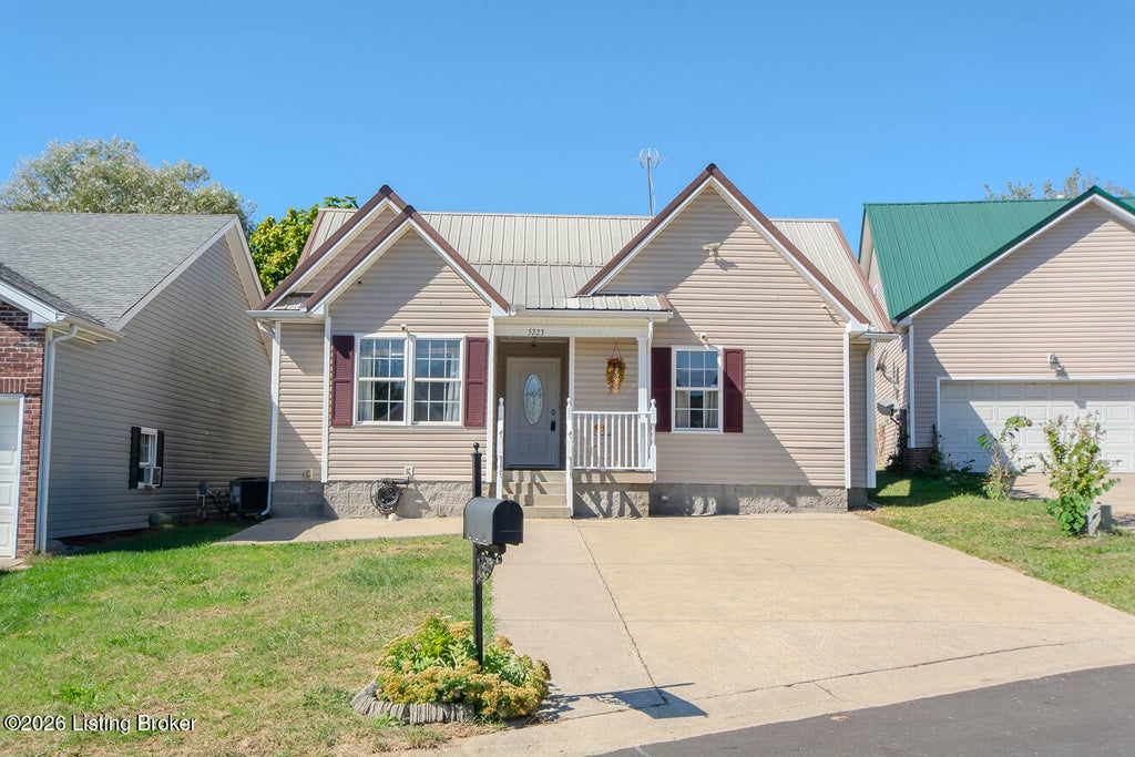 Photo of 5223 Cyprus Ct, Shelbyville, KY 40065 (MLS # 1731661)