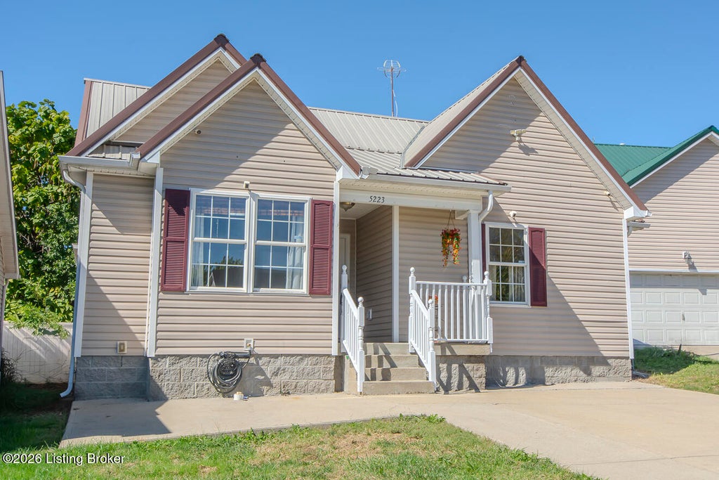 Photo of 5223 Cyprus Ct, Shelbyville, KY 40065 (MLS # 1731661)