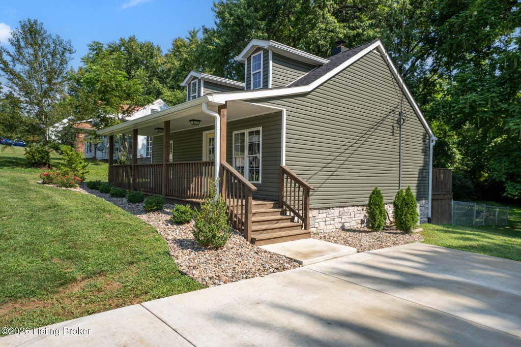Photo of 105 Brooks St, Elizabethtown, KY 42701 (MLS # 1725953)