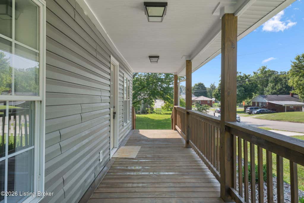 Photo of 105 Brooks St, Elizabethtown, KY 42701 (MLS # 1725953)