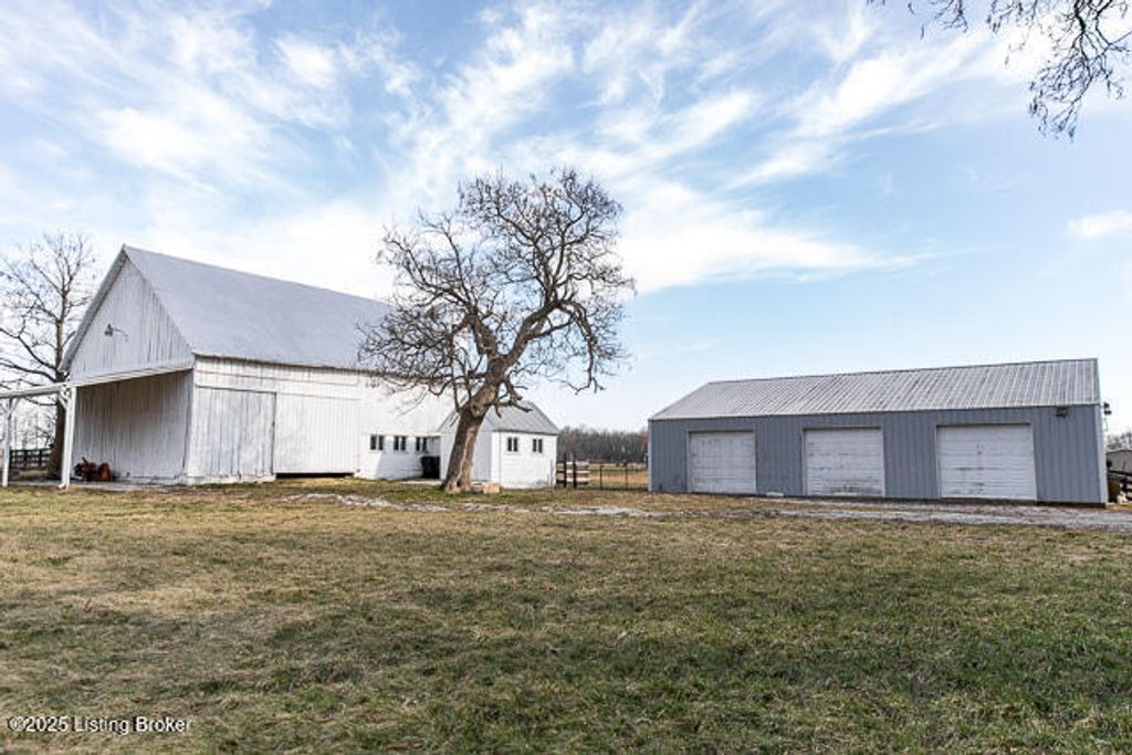 Photo of 9408 N State Road 7, Dupont, IN 47231 (MLS # 1700226)