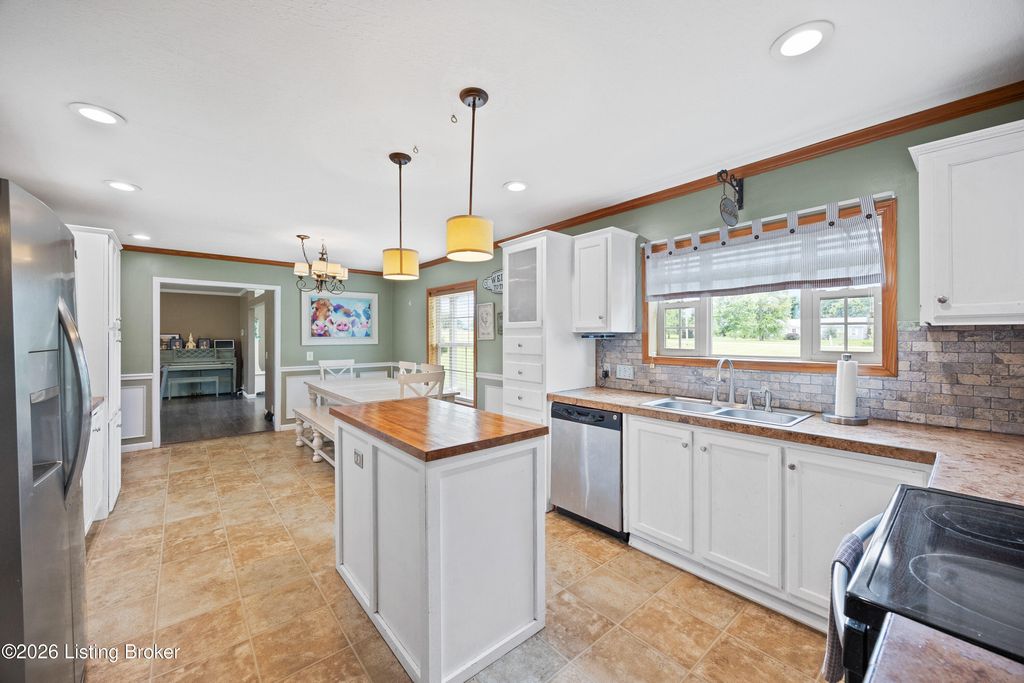 Photo of 333 Burnett Dr, Ekron, KY 40117 (MLS # 1719434)