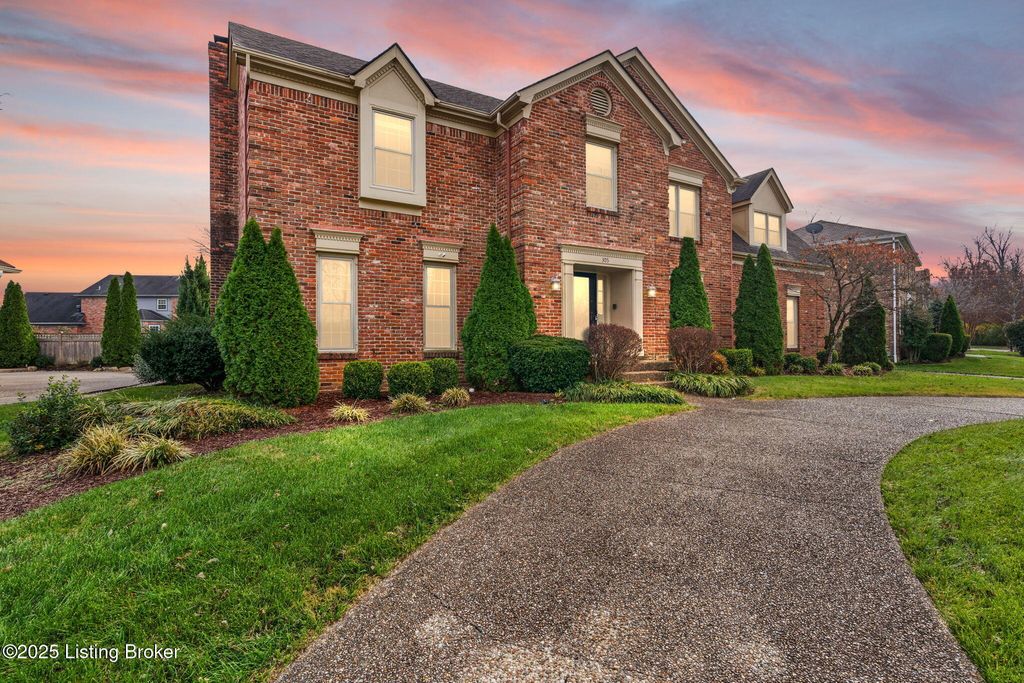 Photo of 305 Lake Forest Pkwy, Louisville, KY 40245 (MLS # 1704469)