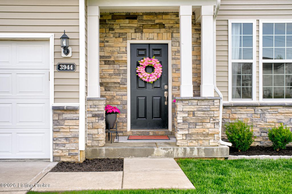 Photo of 3944 Creek Meadow Dr, La Grange, KY 40031 (MLS # 1714078)