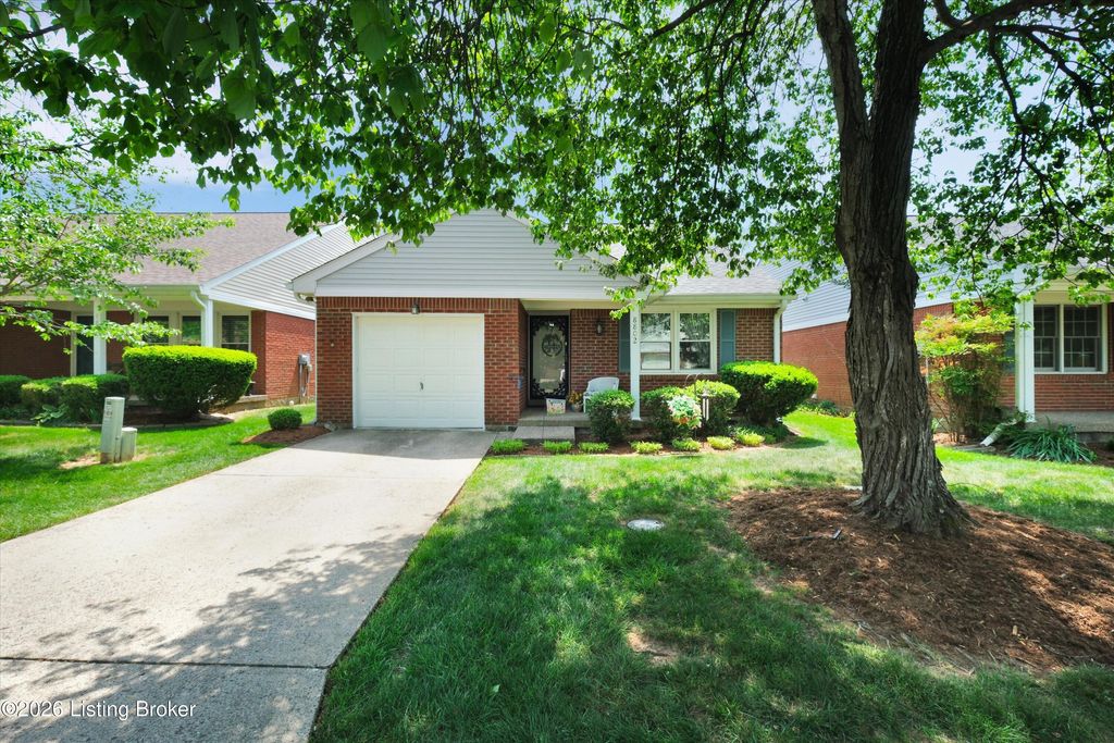 Photo of 8802 Doe Run Ct, Louisville, KY 40242 (MLS # 1715580)