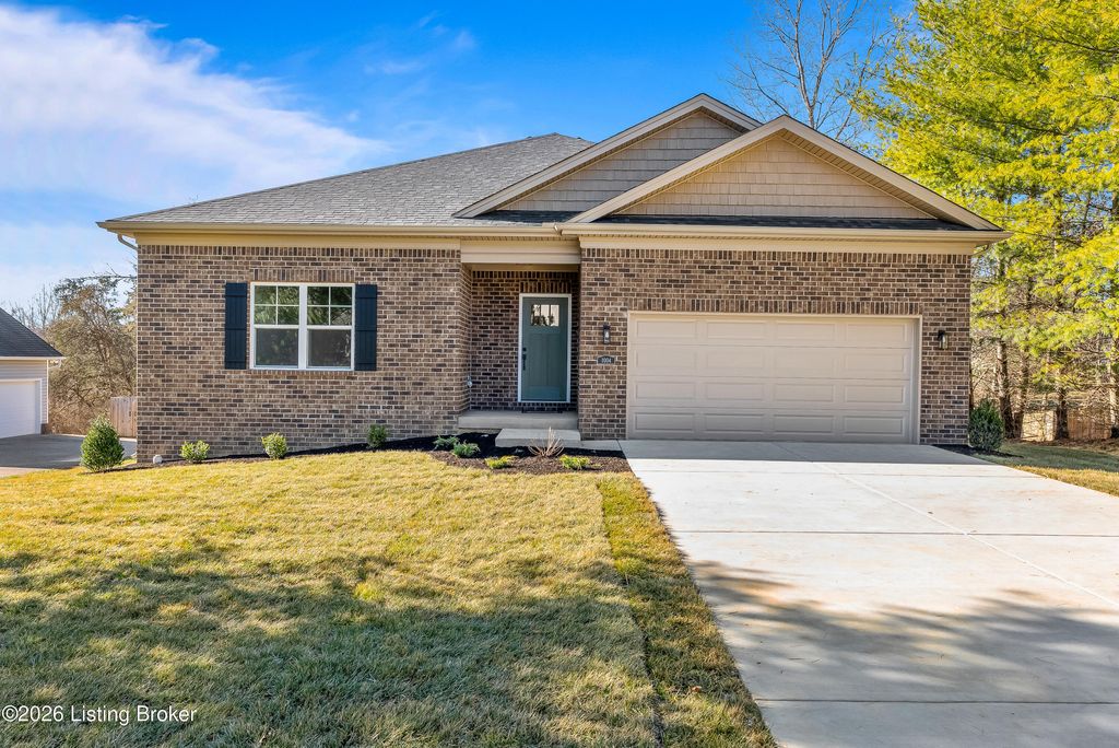 Photo of 1004 Richwood Way, La Grange, KY 40031 (MLS # 1706920)