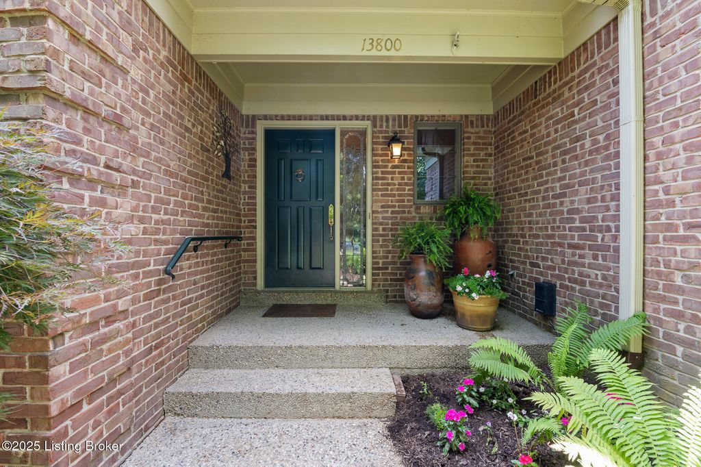 Photo of 13800 S Harbour View Ct, Prospect, KY 40059 (MLS # 1691158)
