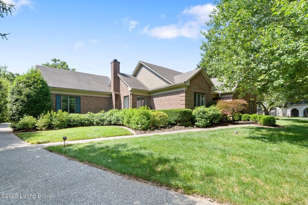 Photo of 13800 S Harbour View Ct, Prospect, KY 40059 (MLS # 1691158)