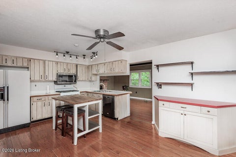 Tiny photo for 4608 Estate Dr, Louisville, KY 40216 (MLS # 1729005)