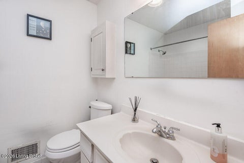 Tiny photo for 4608 Estate Dr, Louisville, KY 40216 (MLS # 1729005)