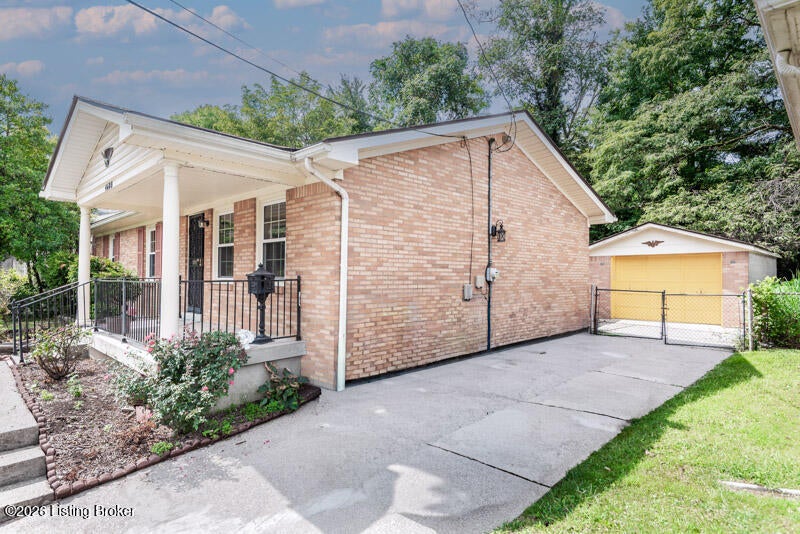 Photo of 3608 Estate Dr, Louisville, KY 40216 (MLS # 1729005)