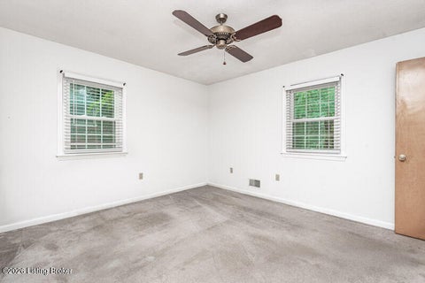 Tiny photo for 4608 Estate Dr, Louisville, KY 40216 (MLS # 1729005)
