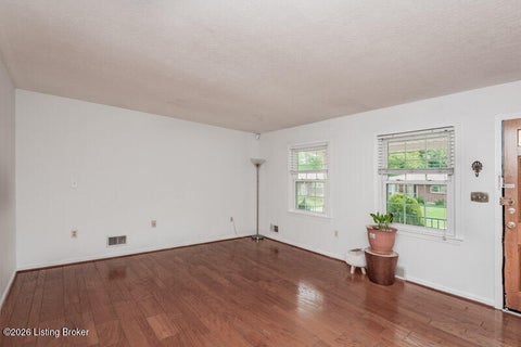 Tiny photo for 4608 Estate Dr, Louisville, KY 40216 (MLS # 1729005)