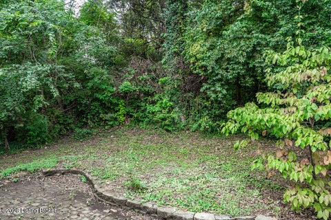 Tiny photo for 4608 Estate Dr, Louisville, KY 40216 (MLS # 1729005)