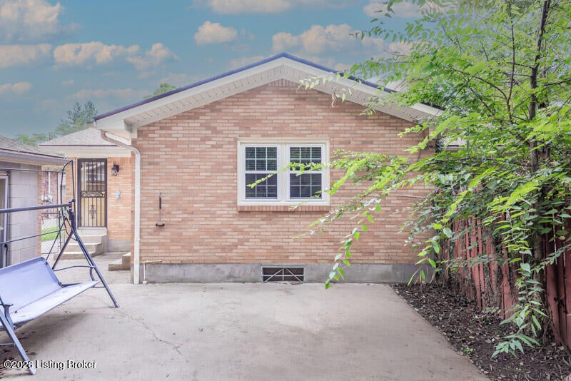 Photo of 3608 Estate Dr, Louisville, KY 40216 (MLS # 1729005)