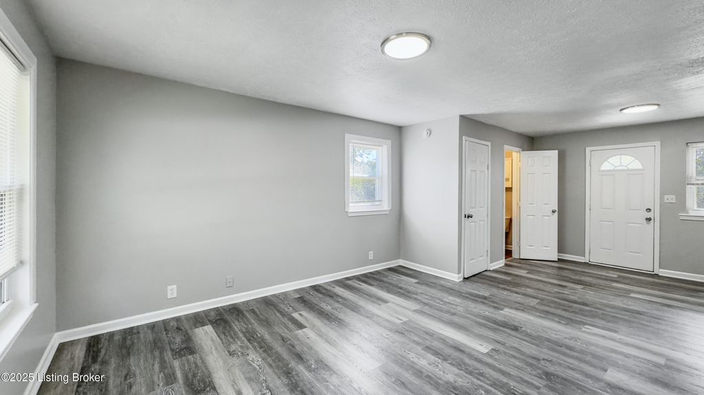 Photo of 6812 Abbott Ln, Crestwood, KY 40014 (MLS # 1698971)