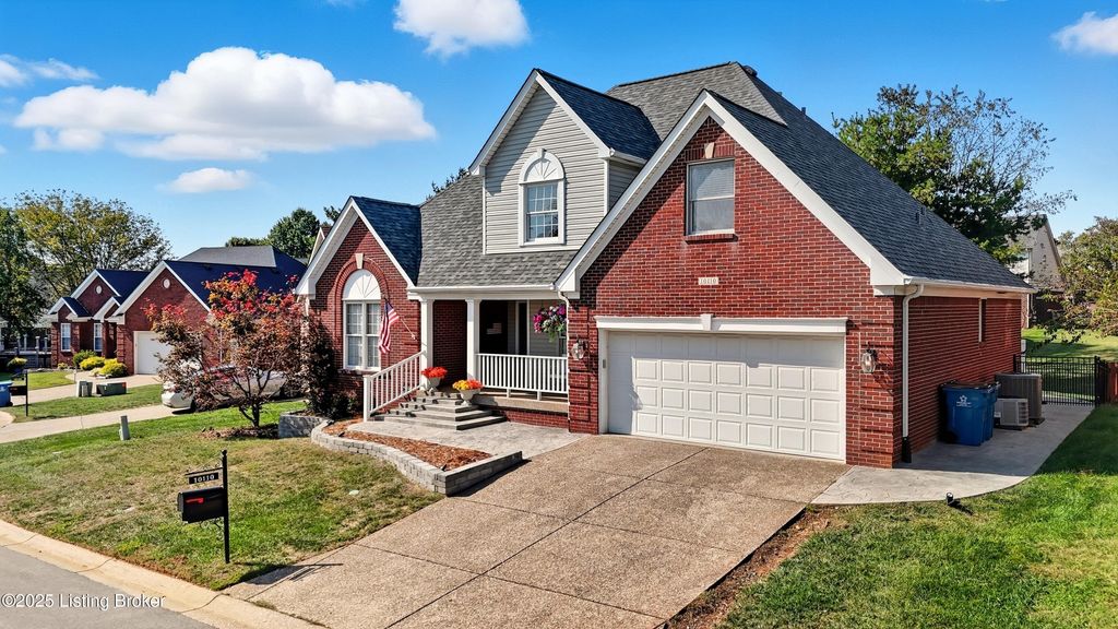 Photo of 10110 Springhurst Gardens Cir, Louisville, KY 40241 (MLS # 1701652)