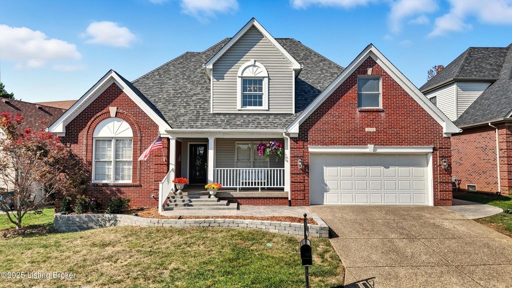 Photo of 10110 Springhurst Gardens Cir, Louisville, KY 40241 (MLS # 1701652)