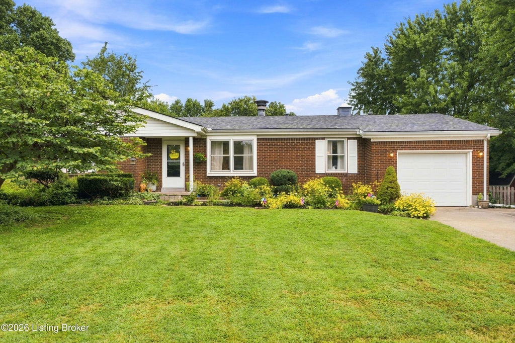 Photo of 1091 Red Bird Ct, Shelbyville, KY 40065 (MLS # 1727254)