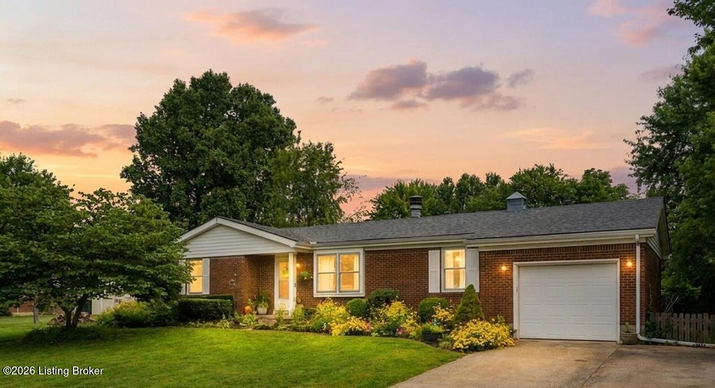 Photo of 1091 Red Bird Ct, Shelbyville, KY 40065 (MLS # 1727254)