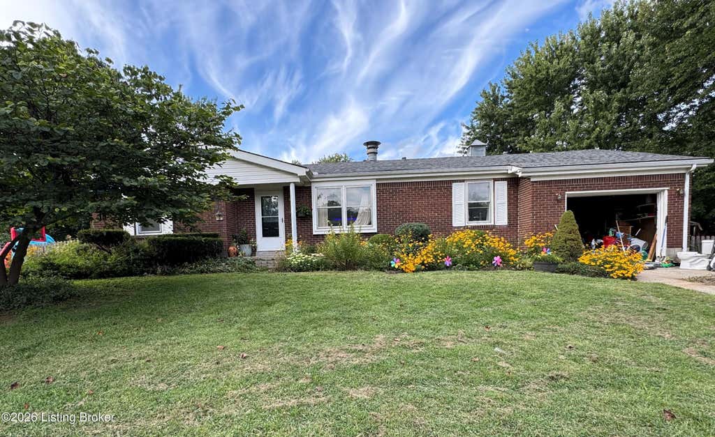 Photo of 1091 Red Bird Ct, Shelbyville, KY 40065 (MLS # 1727254)