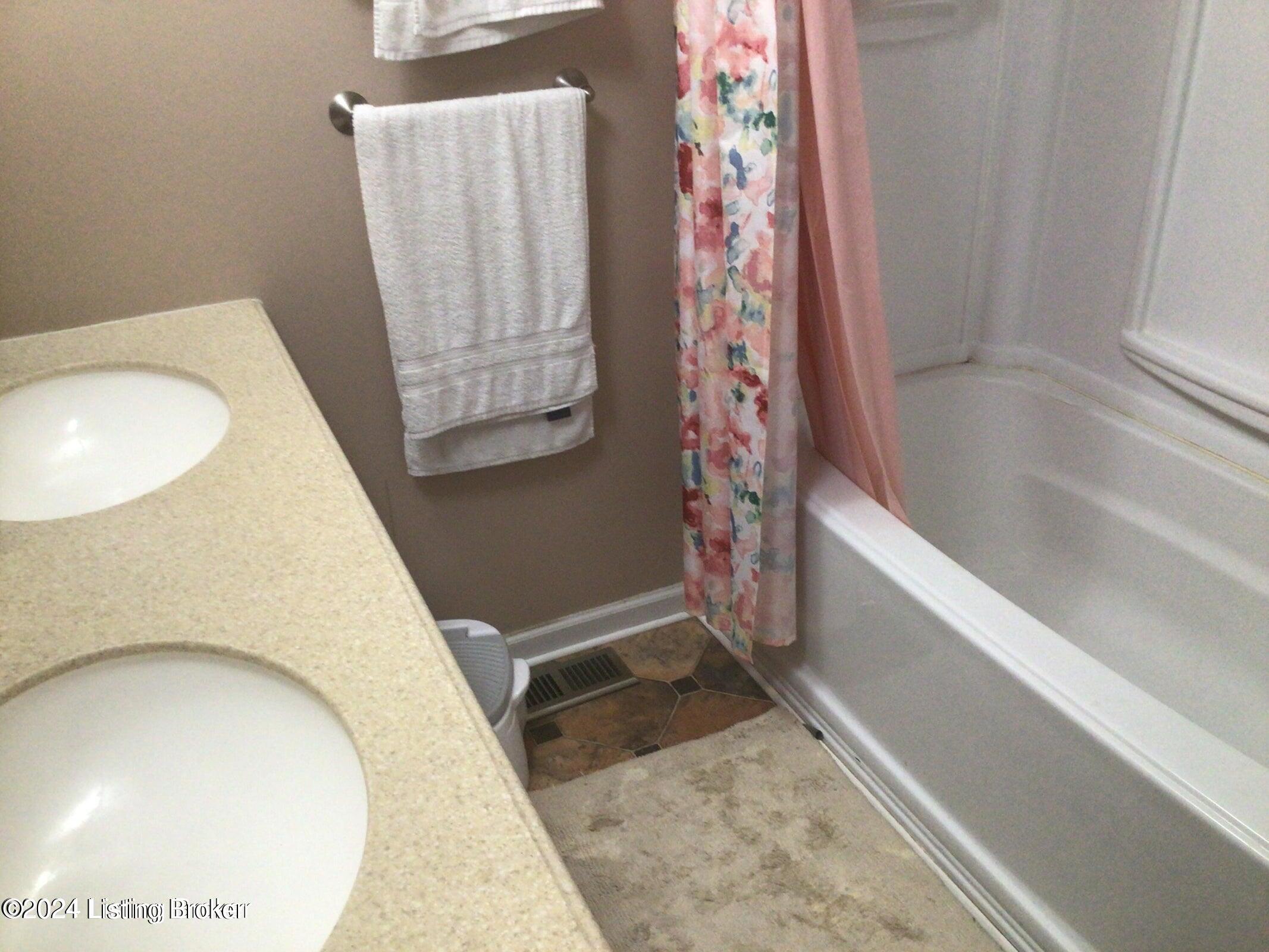 7127 Cane Run Rd, Louisville, Kentucky image 7