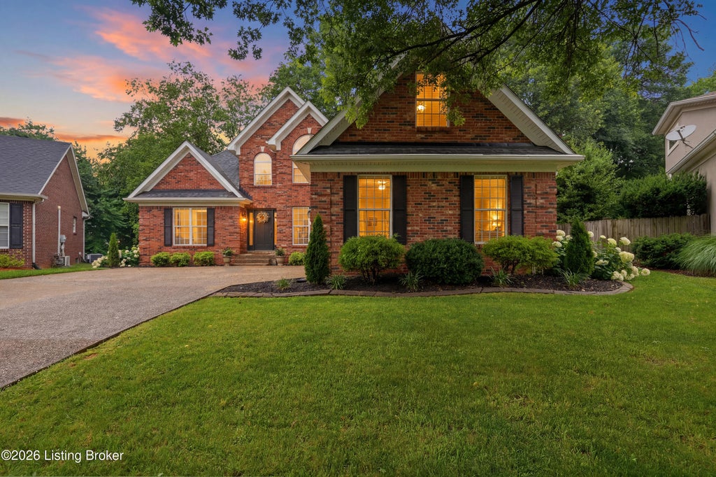 Photo of 10000 Ivybridge Cir, Louisville, KY 40241 (MLS # 1720477)