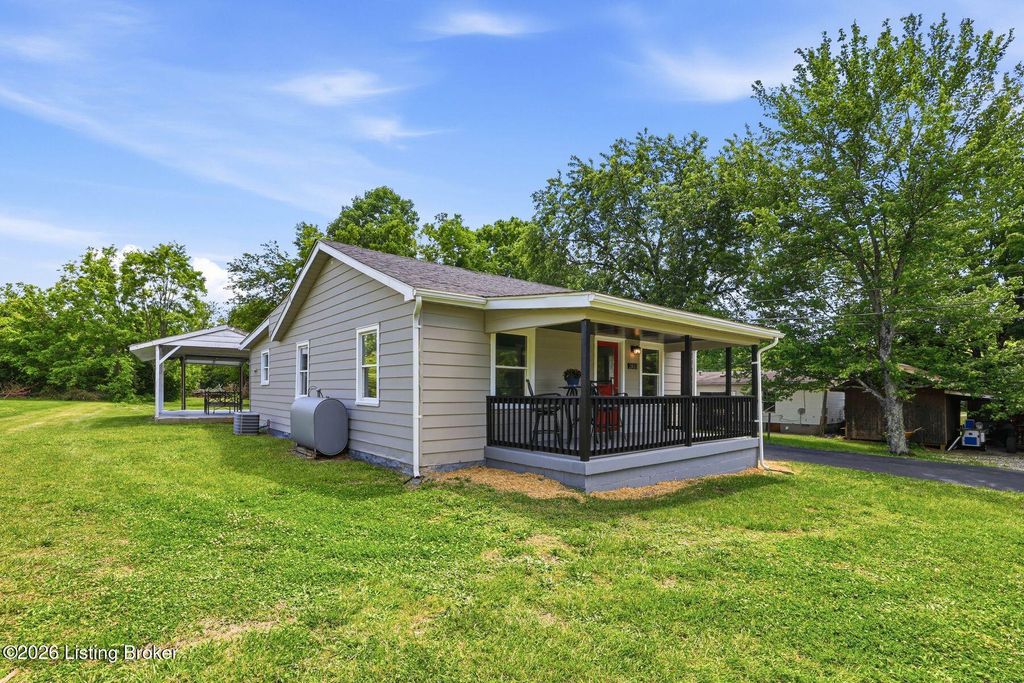 Photo of 2813 Tucker Station Rd, Jeffersontown, KY 40299 (MLS # 1716349)