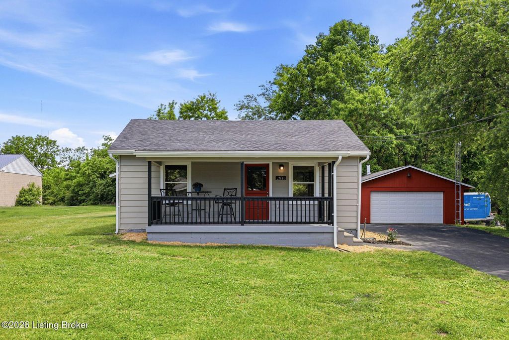 Photo of 2813 Tucker Station Rd, Jeffersontown, KY 40299 (MLS # 1716349)