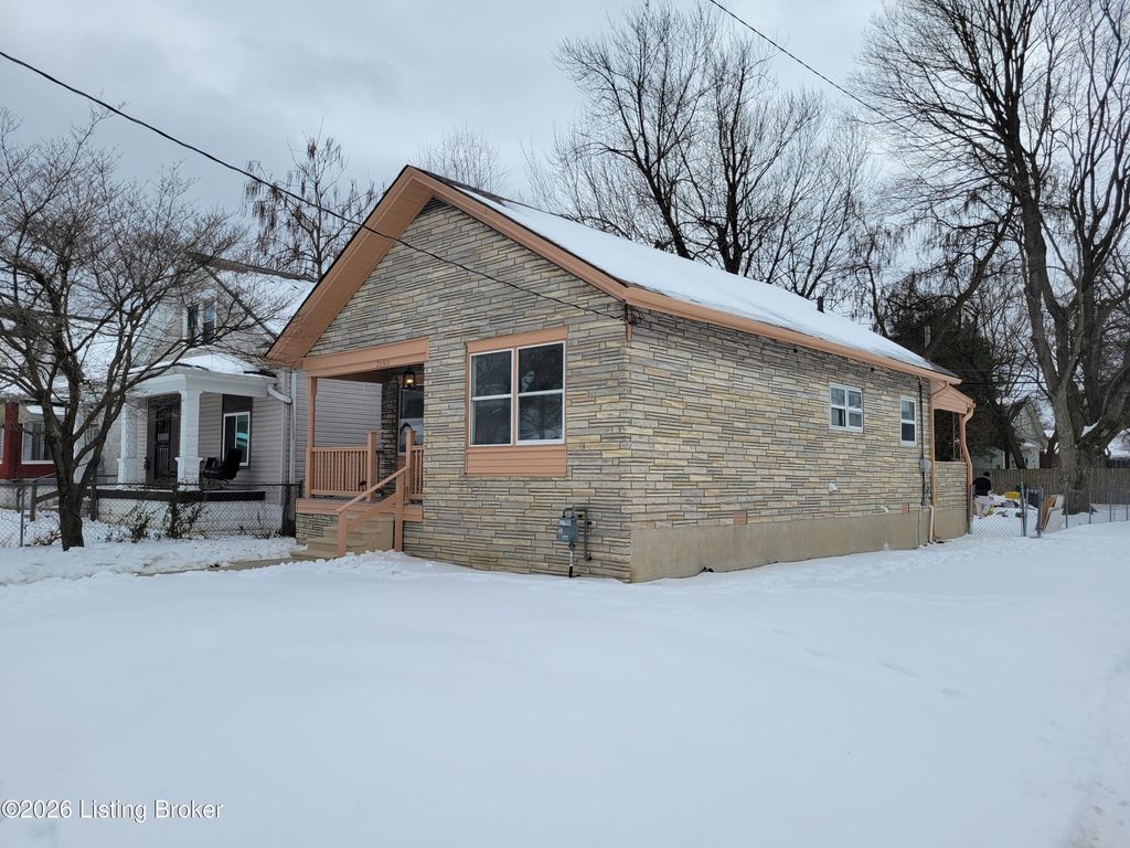 Photo of 2150 W Lee St, Louisville, KY 40210 (MLS # 1708566)