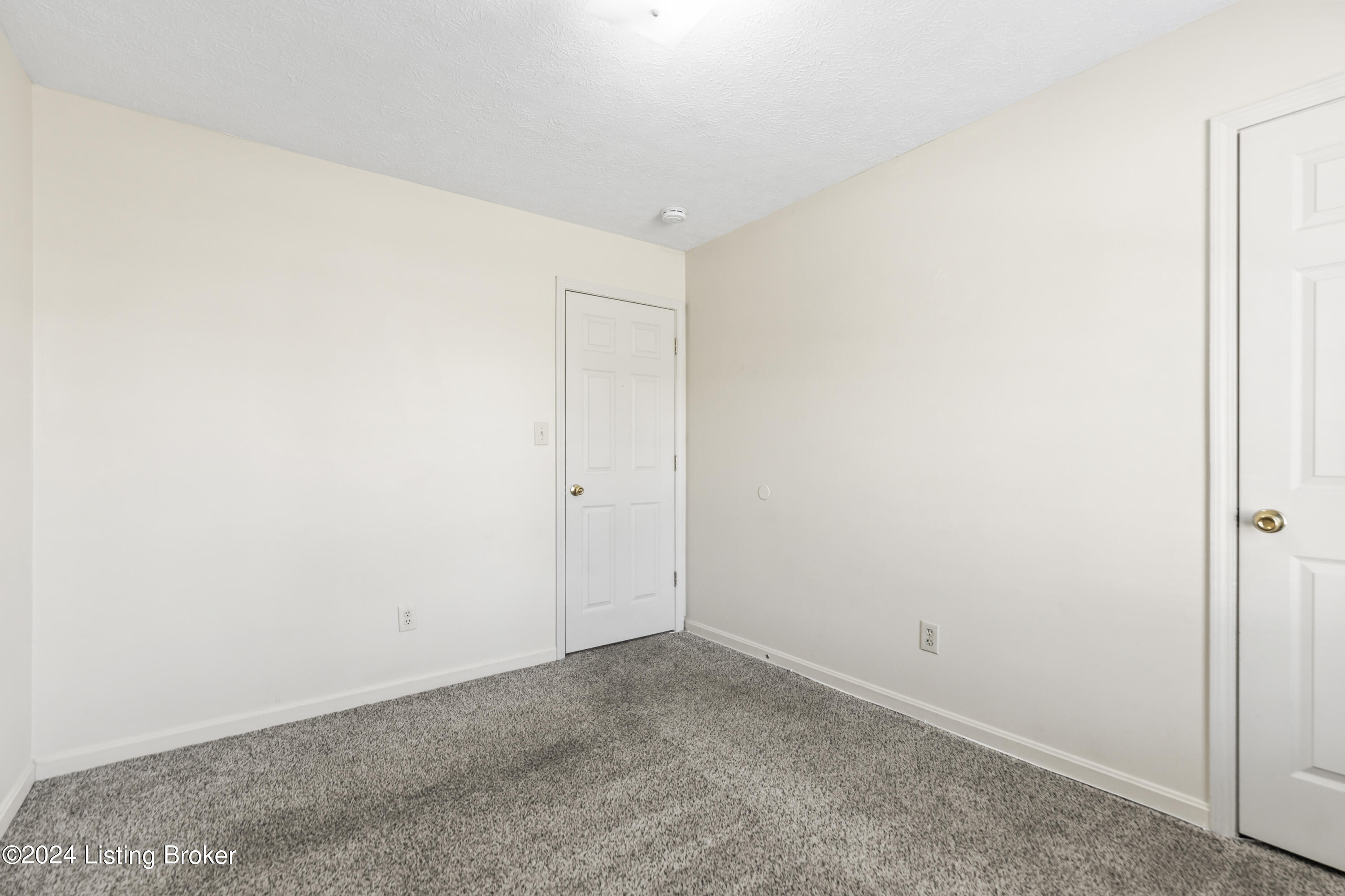 Louisville, Kentucky 40219, United States, 3 Bedrooms Bedrooms, ,2 BathroomsBathrooms,Residential,Pending,37440