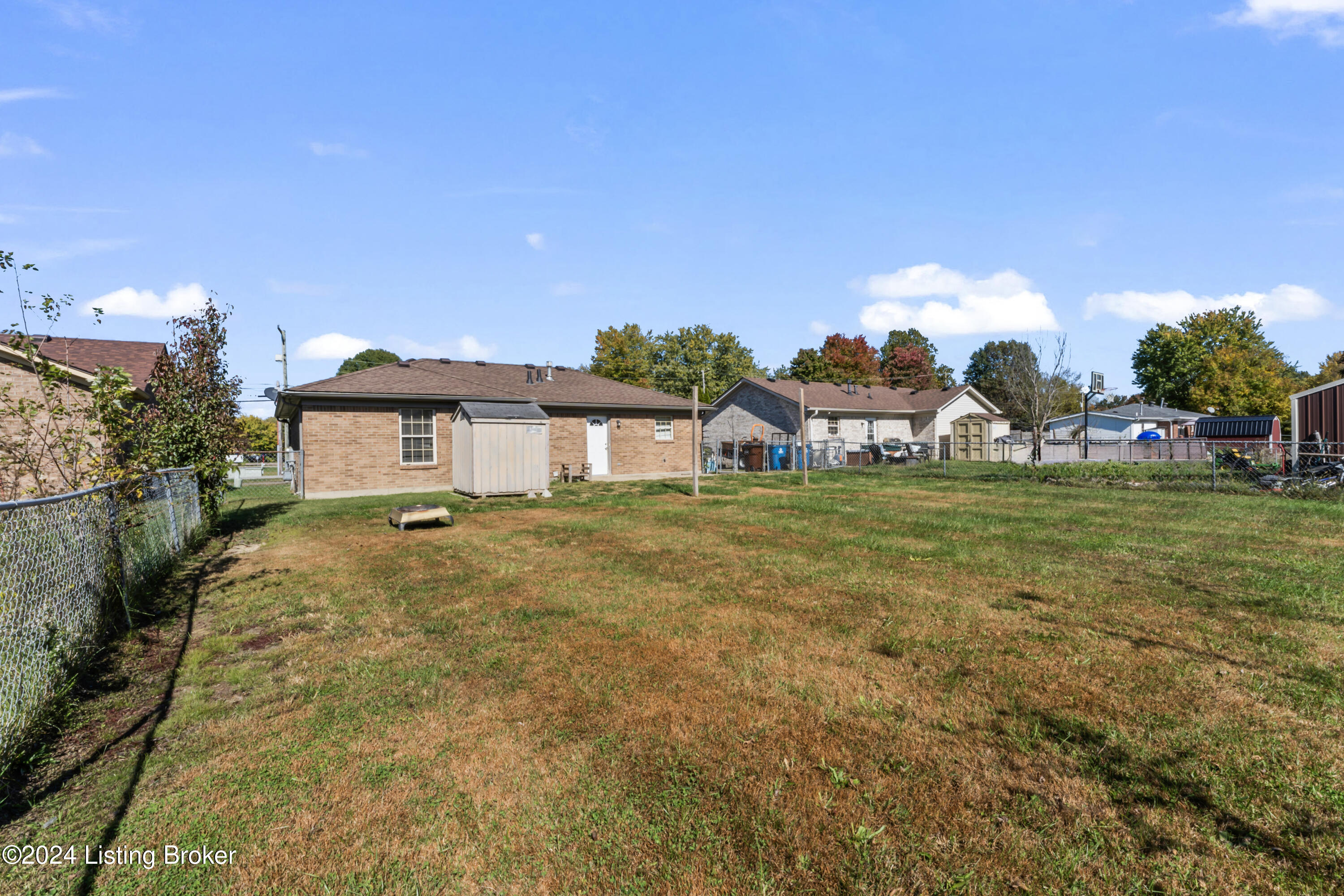Louisville, Kentucky 40219, United States, 3 Bedrooms Bedrooms, ,2 BathroomsBathrooms,Residential,Pending,37440