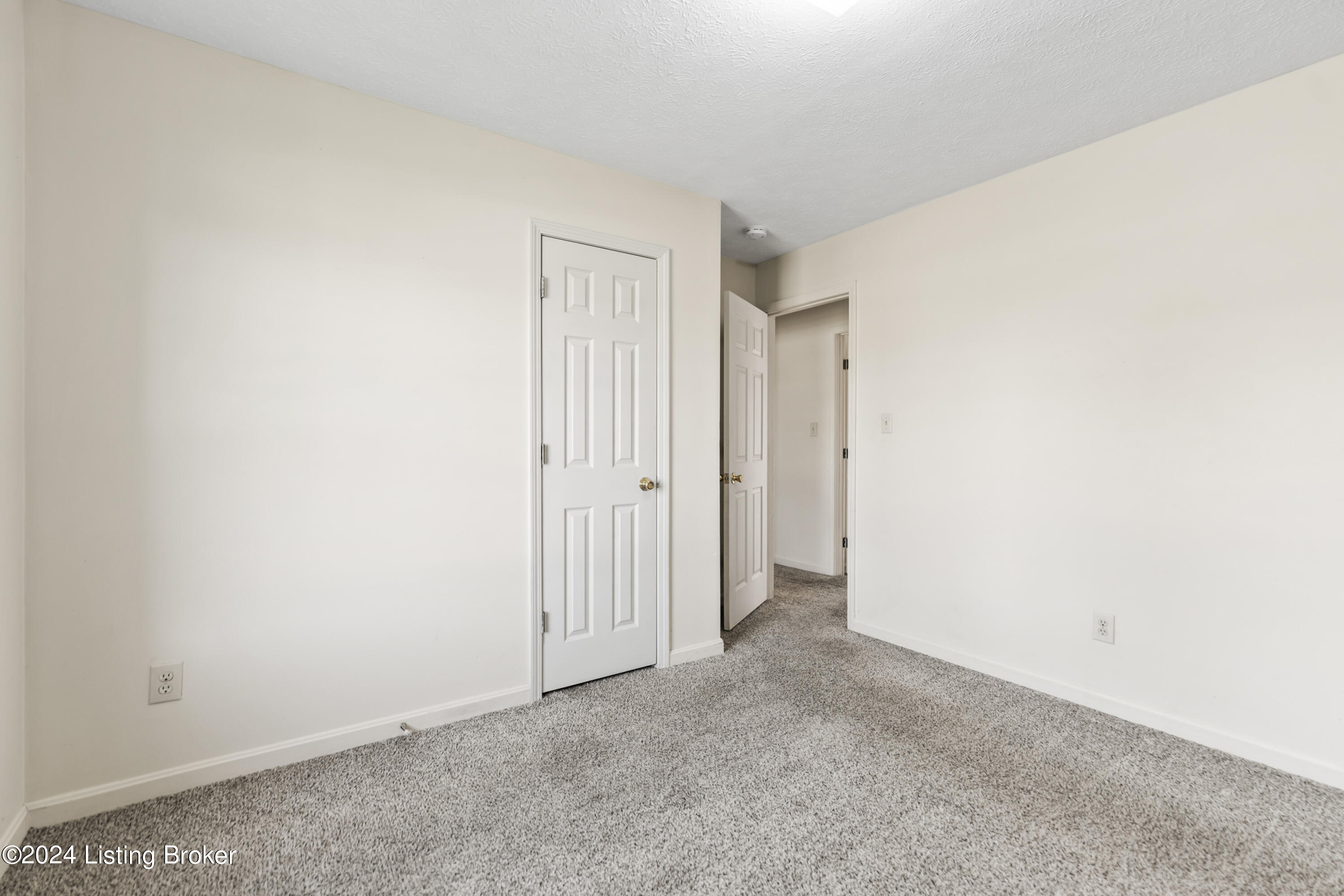 Louisville, Kentucky 40219, United States, 3 Bedrooms Bedrooms, ,2 BathroomsBathrooms,Residential,Pending,37440