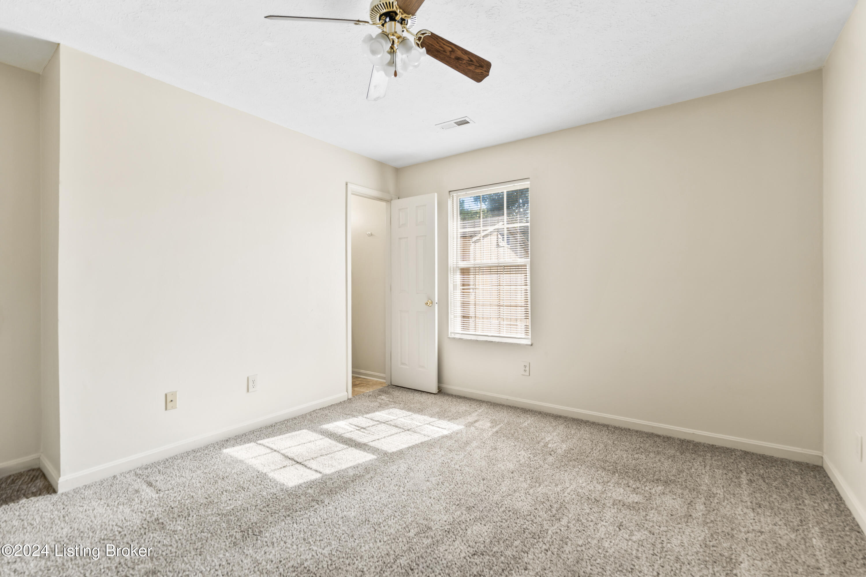 Louisville, Kentucky 40219, United States, 3 Bedrooms Bedrooms, ,2 BathroomsBathrooms,Residential,Pending,37440