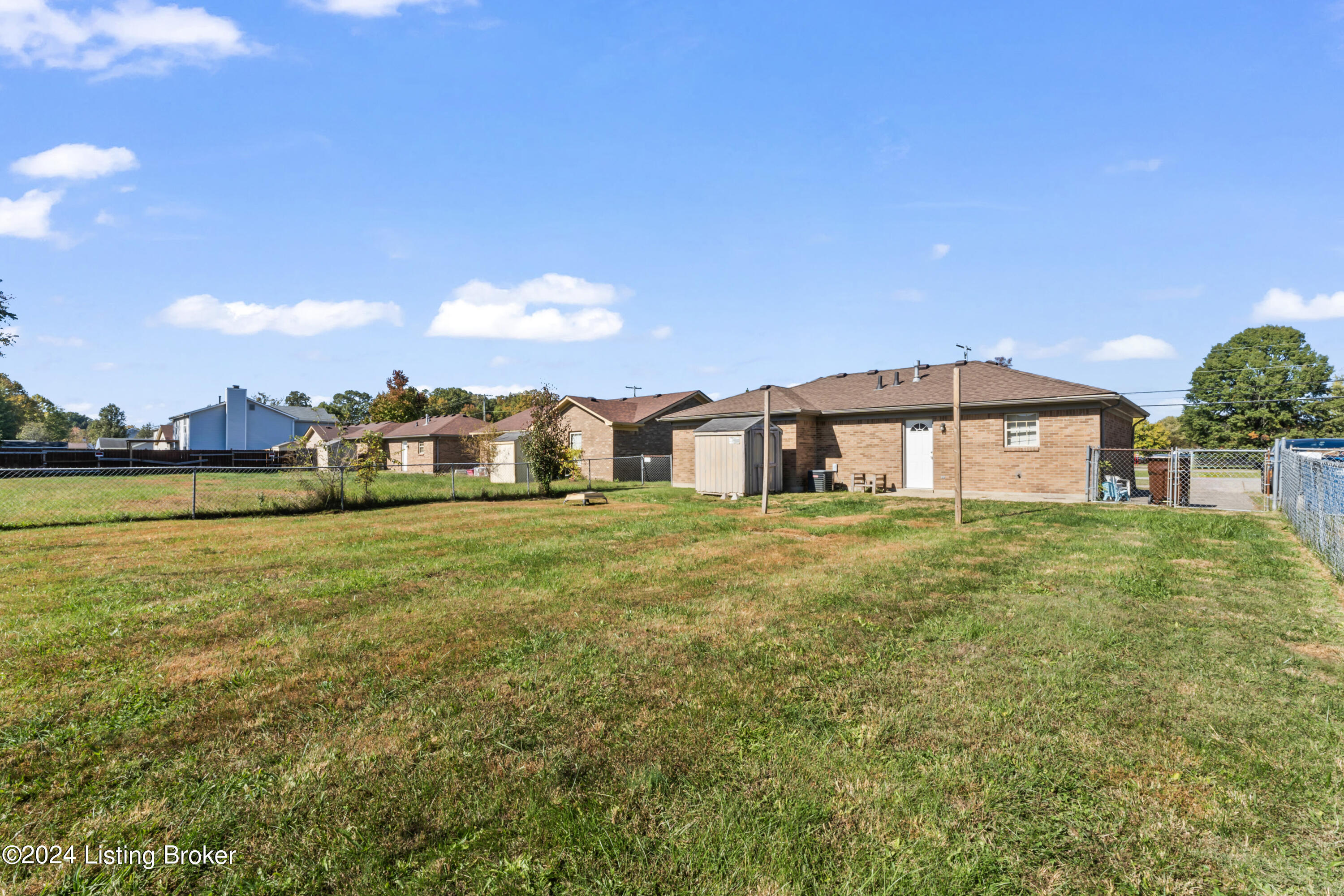 Louisville, Kentucky 40219, United States, 3 Bedrooms Bedrooms, ,2 BathroomsBathrooms,Residential,Pending,37440