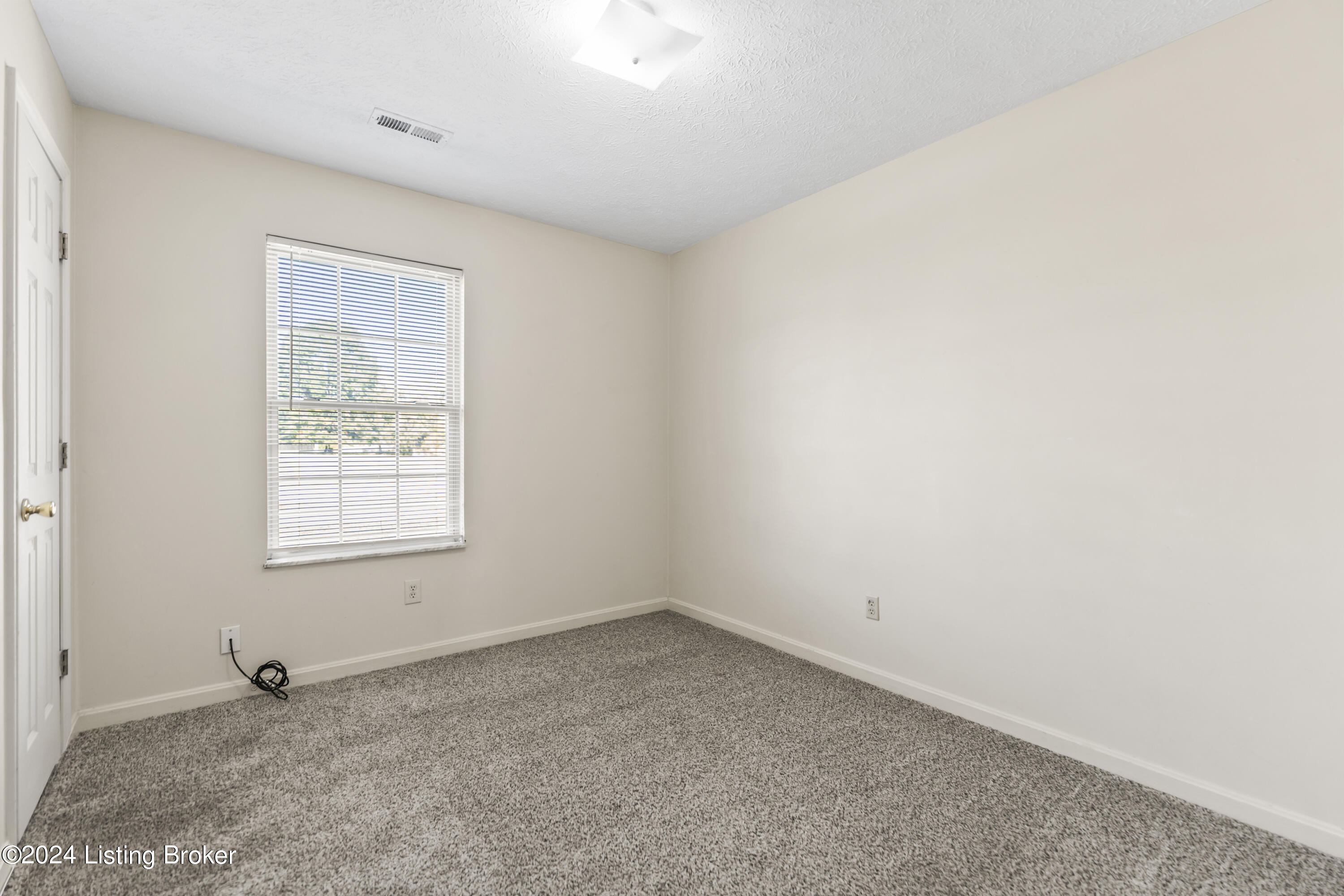 Louisville, Kentucky 40219, United States, 3 Bedrooms Bedrooms, ,2 BathroomsBathrooms,Residential,Pending,37440