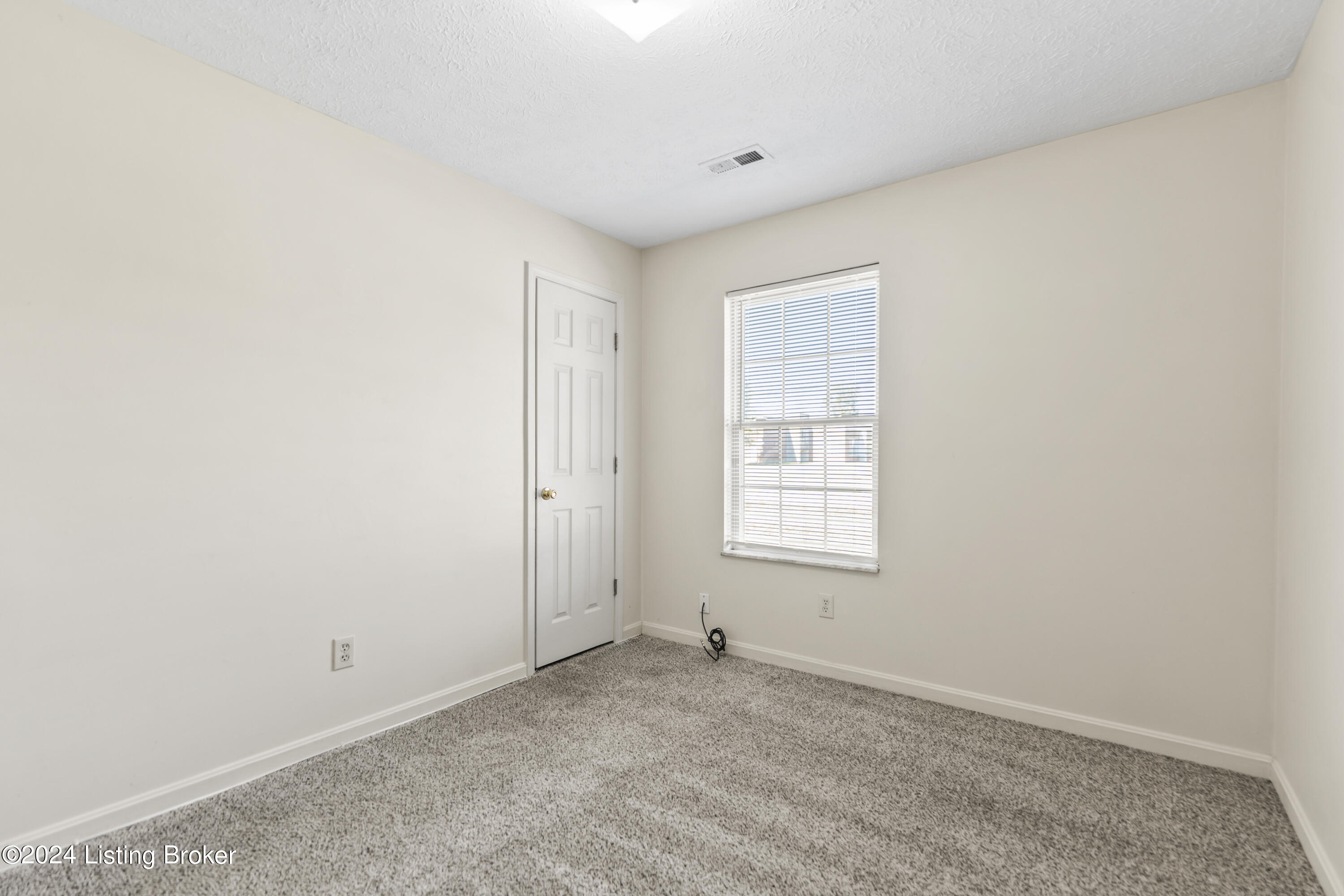 Louisville, Kentucky 40219, United States, 3 Bedrooms Bedrooms, ,2 BathroomsBathrooms,Residential,Pending,37440