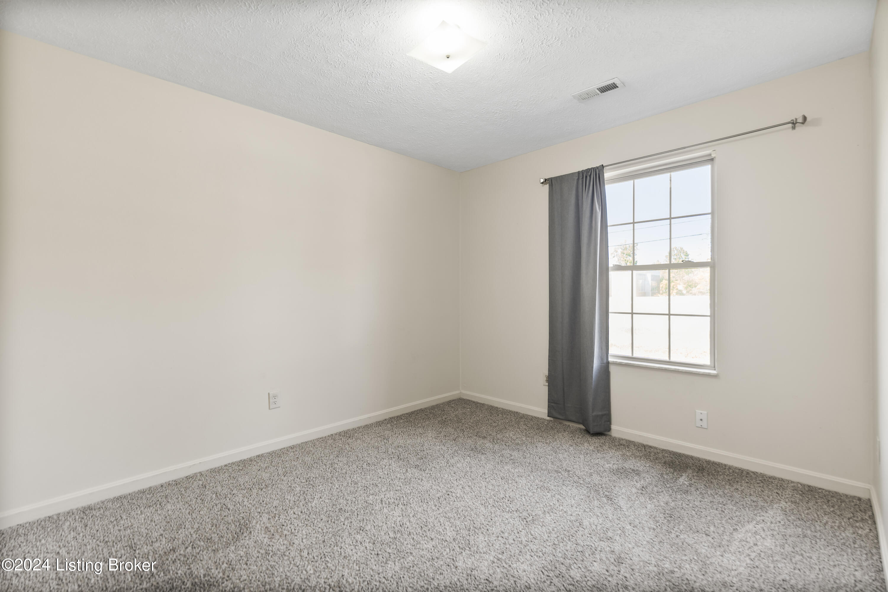 Louisville, Kentucky 40219, United States, 3 Bedrooms Bedrooms, ,2 BathroomsBathrooms,Residential,Pending,37440