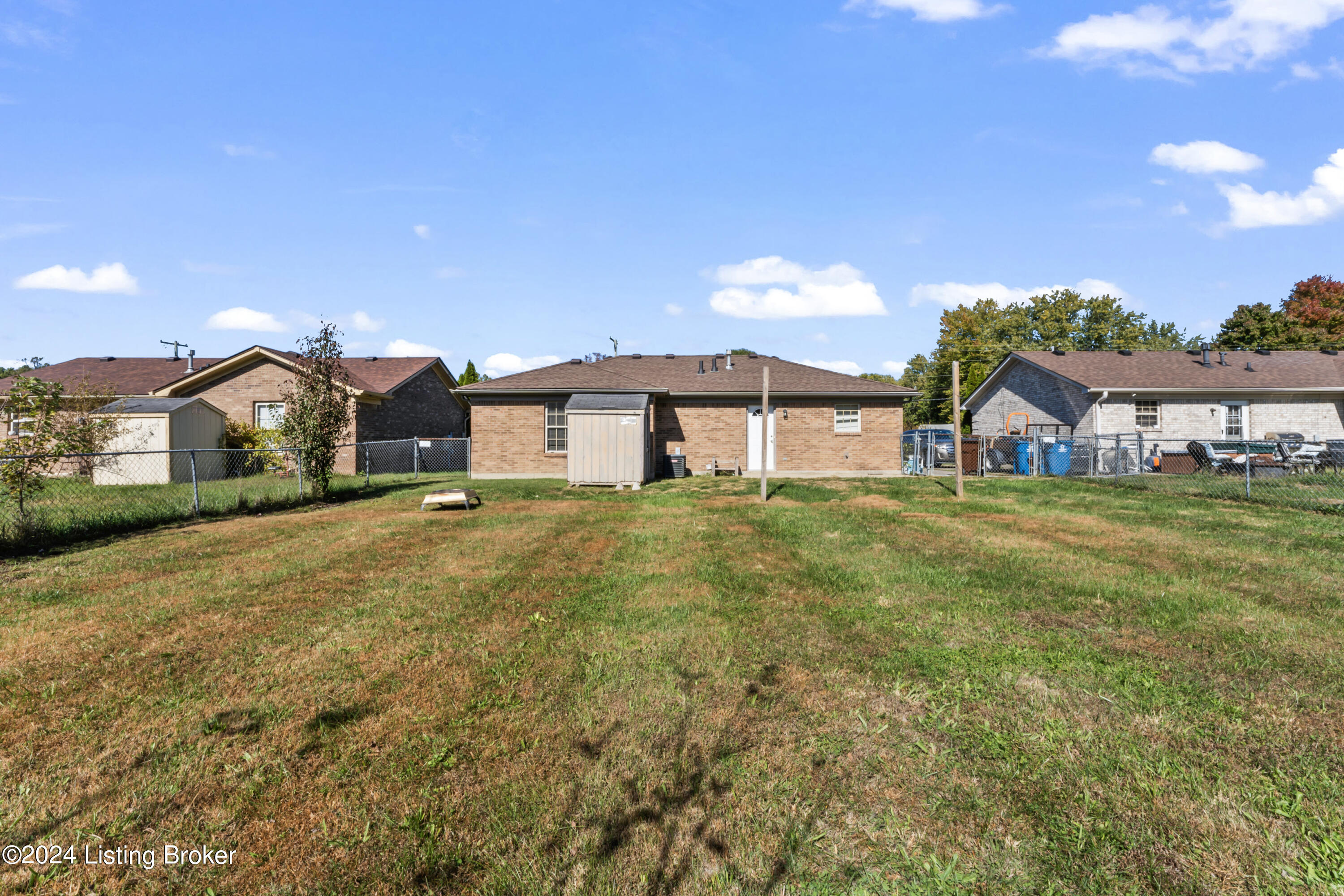 Louisville, Kentucky 40219, United States, 3 Bedrooms Bedrooms, ,2 BathroomsBathrooms,Residential,Pending,37440