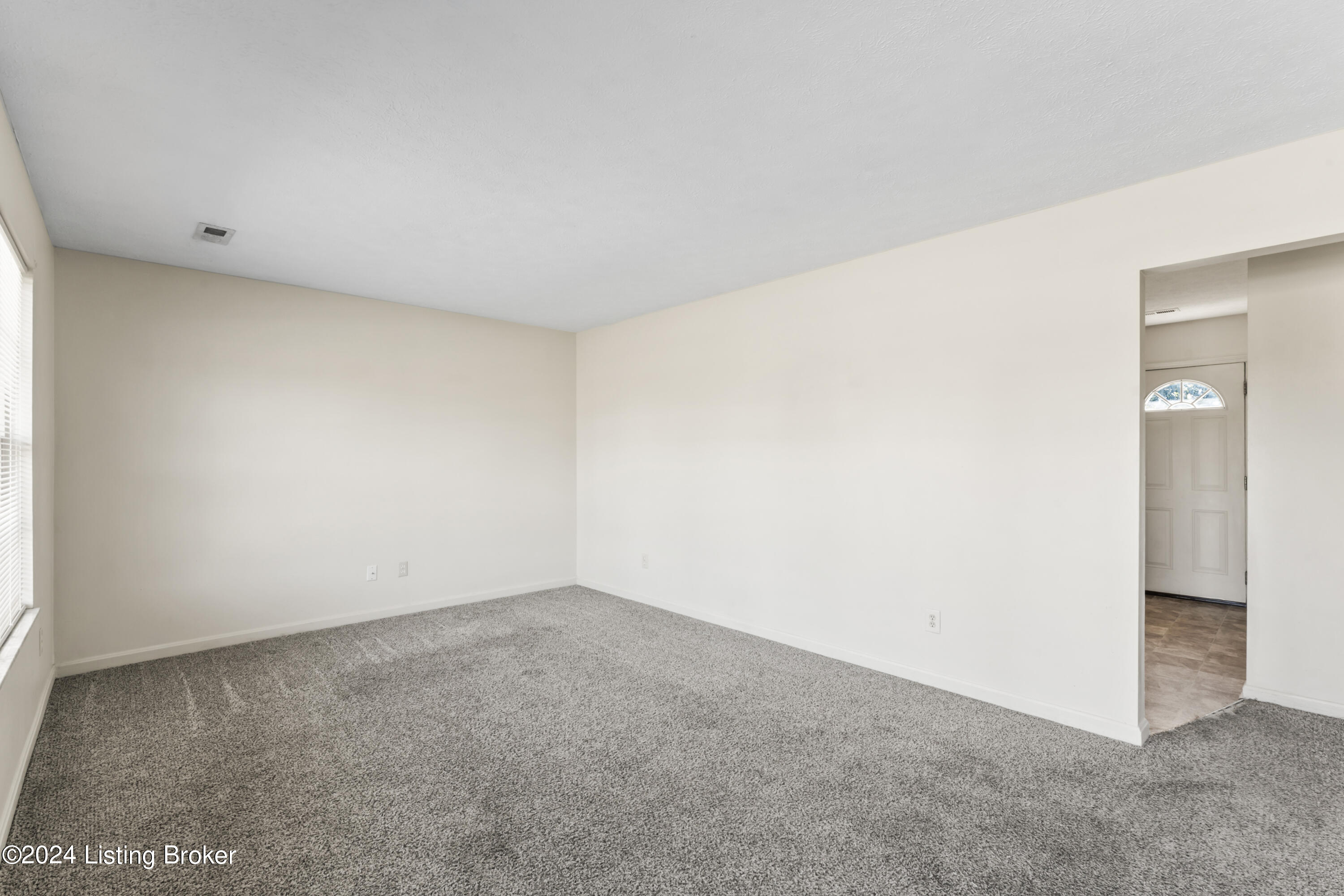 Louisville, Kentucky 40219, United States, 3 Bedrooms Bedrooms, ,2 BathroomsBathrooms,Residential,Pending,37440